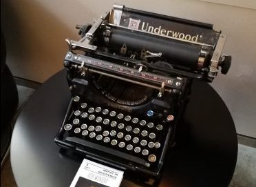 Underwood Typewriter - whats on your mind